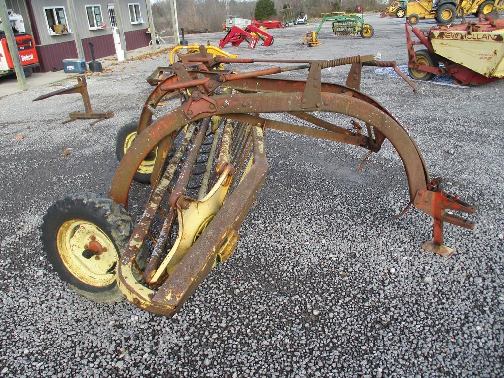 New Holland 256 Hitch Rake