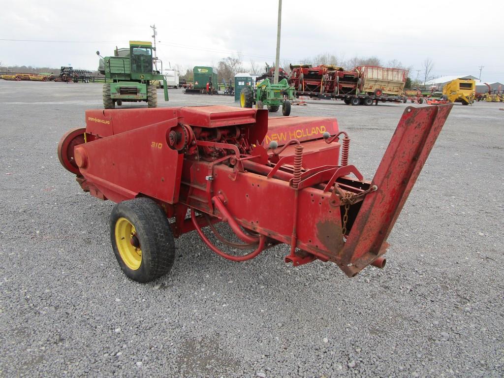 New Holland 310 Sq Baler