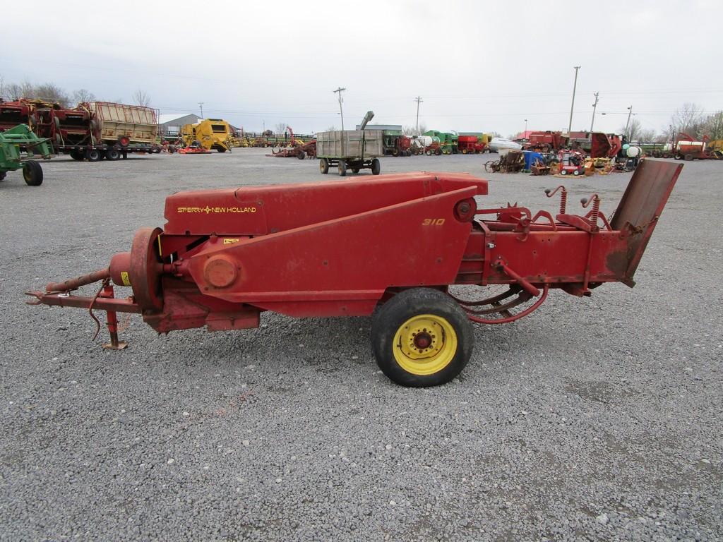 New Holland 310 Sq Baler