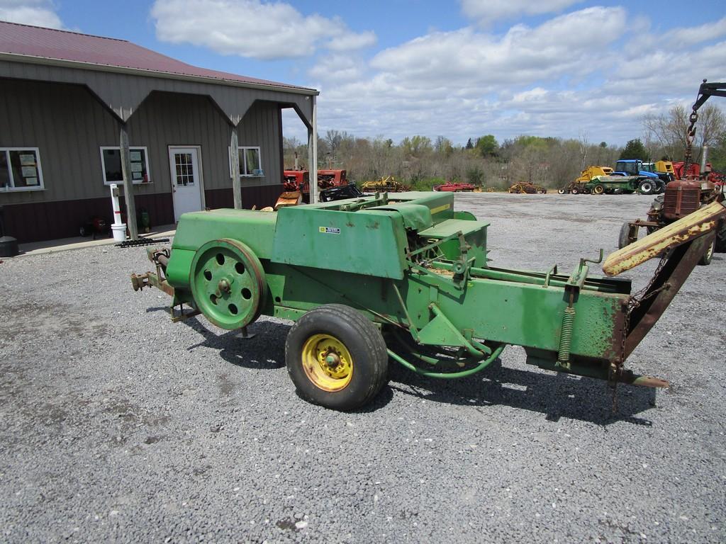 John Deere 336 Sq. Baler