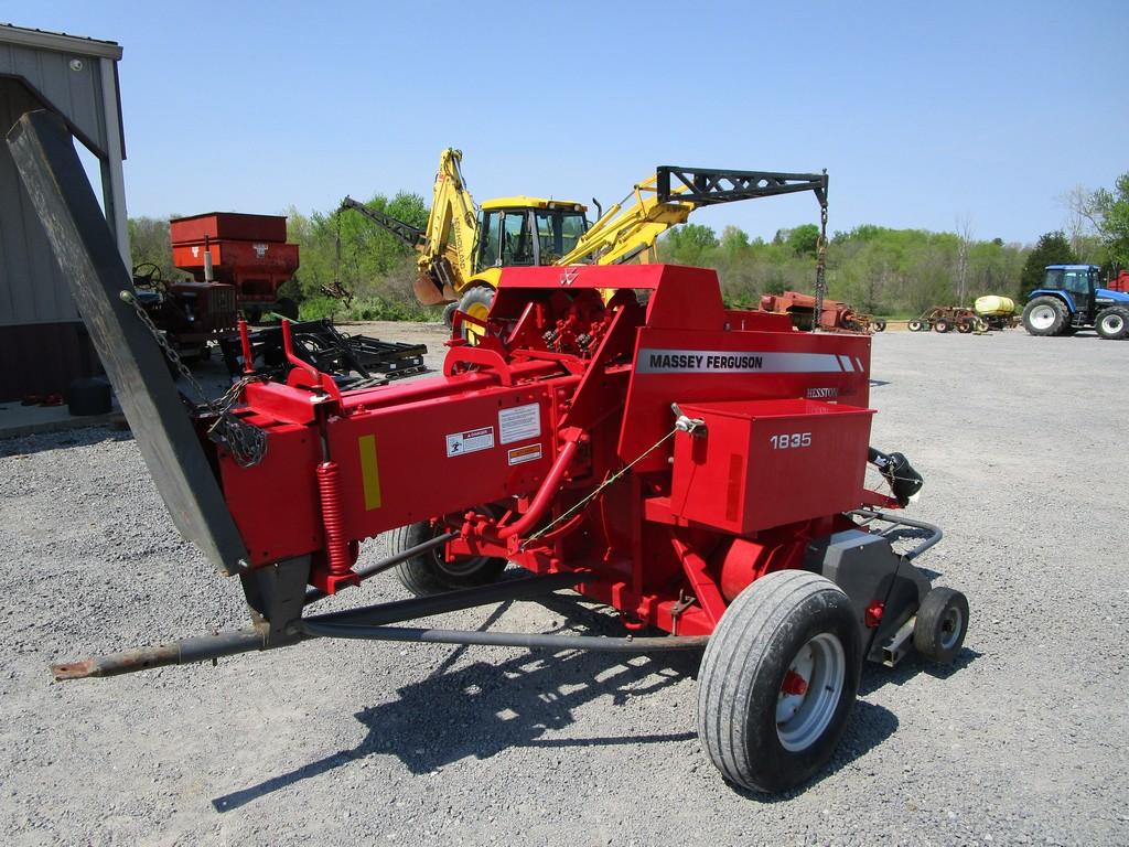 Massey Ferguson 1835 Inline Sq. Baler