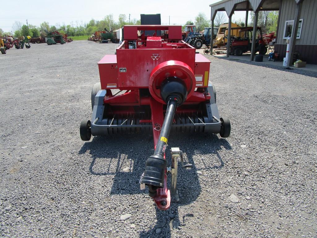 Massey Ferguson 1835 Inline Sq. Baler