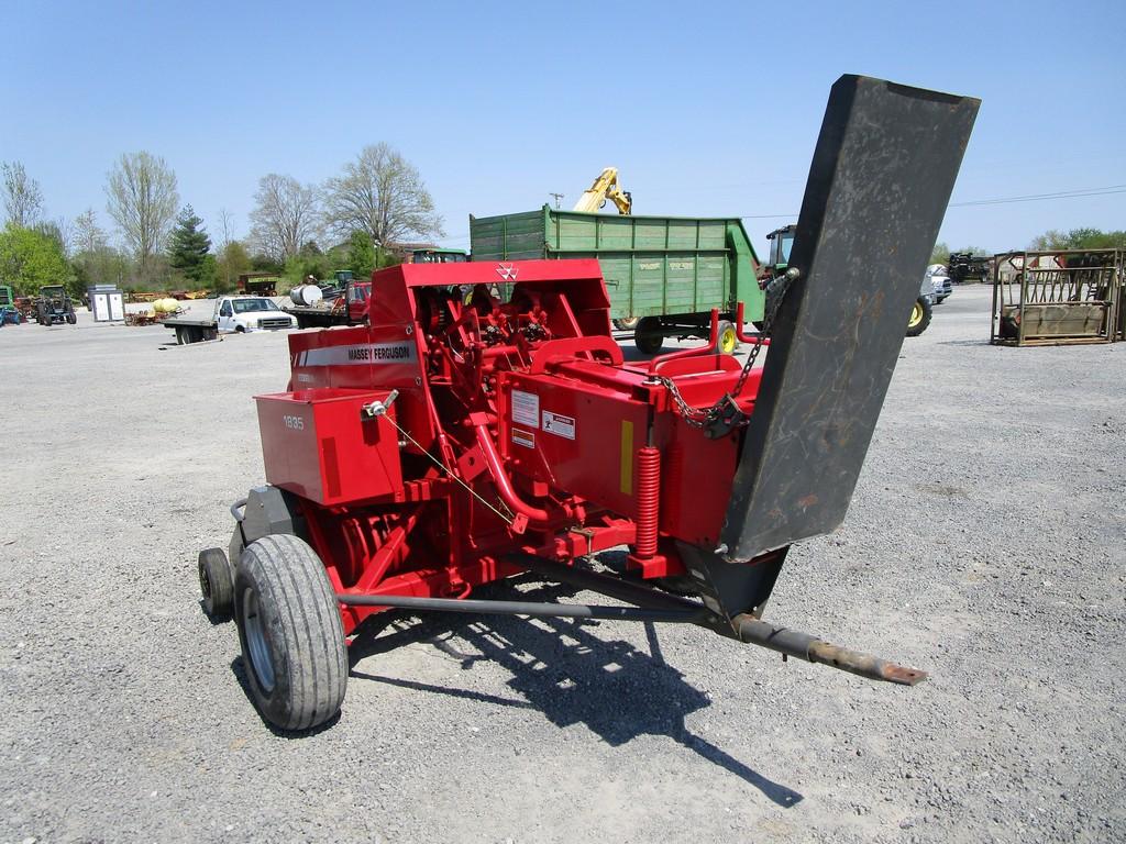 Massey Ferguson 1835 Inline Sq. Baler