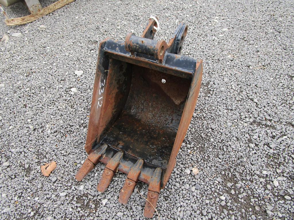 18" Backhoe Bucket
