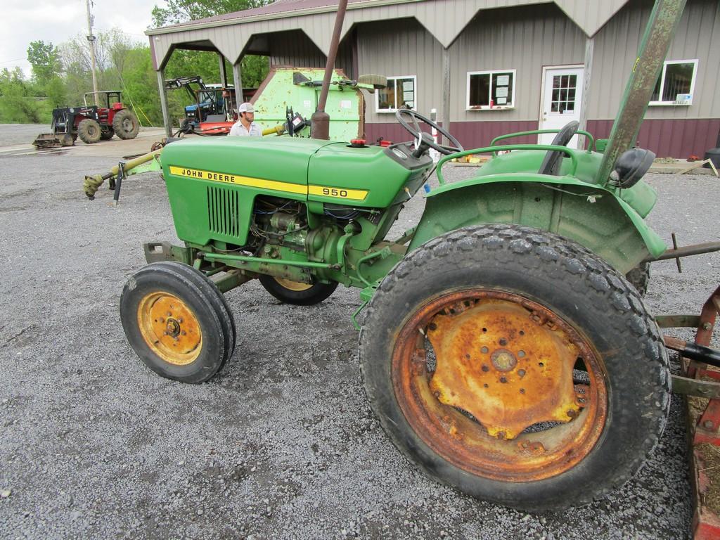 John Deere 950 Tractor