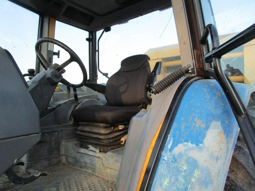 New Holland 8240 CHA Tractor