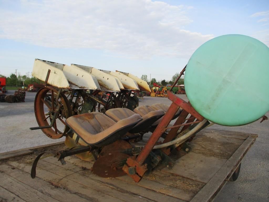 Holland 2-Row Finger Transplanter 3pt