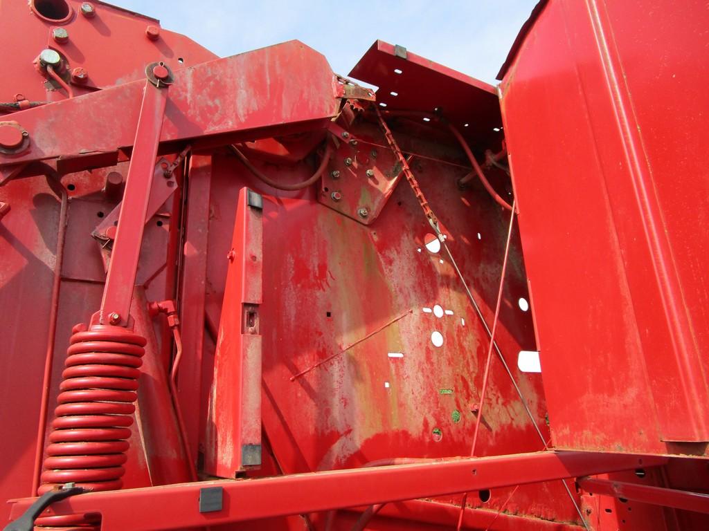 NEW HOLLAND 664 RD BALER
