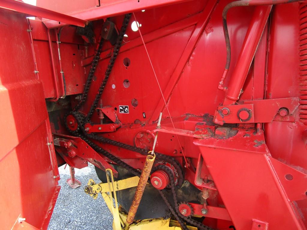 NEW HOLLAND 664 RD BALER