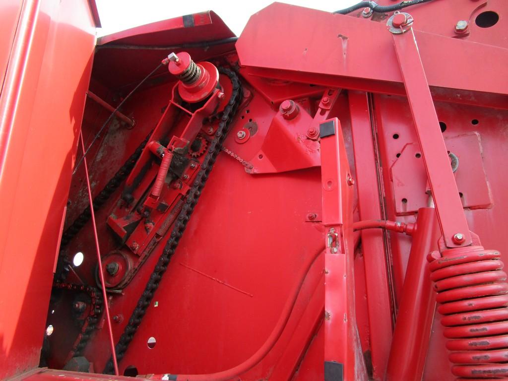 NEW HOLLAND 664 RD BALER