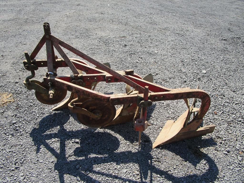 MASSEY FERGUSON 3X PLOW