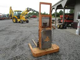 BIG JOE BATTERY  FORKLIFT