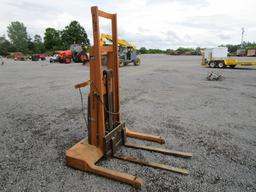 BIG JOE BATTERY  FORKLIFT