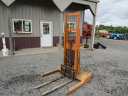 BIG JOE BATTERY  FORKLIFT