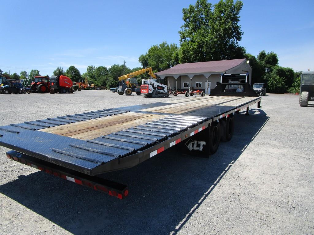 2022 LOAD TRAIL 32' GOOSENECK W/ TITLE