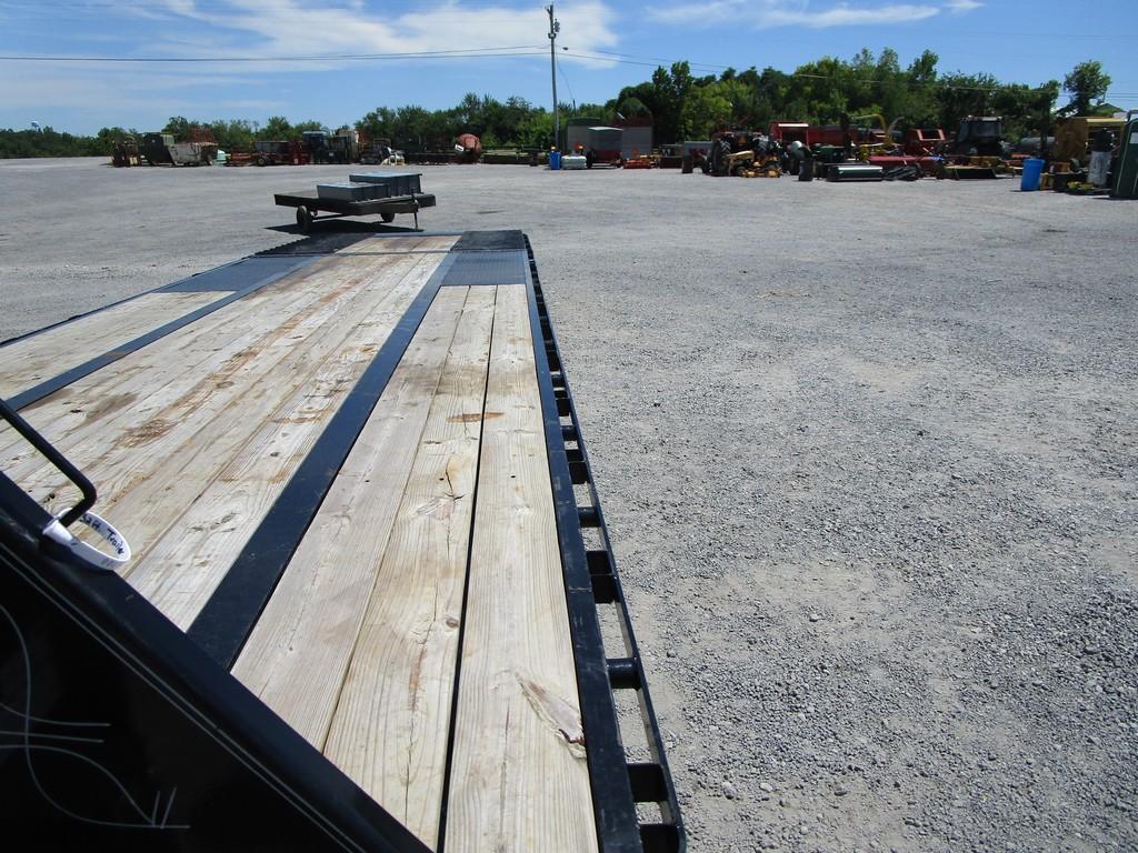 2022 LOAD TRAIL 32' GOOSENECK W/ TITLE