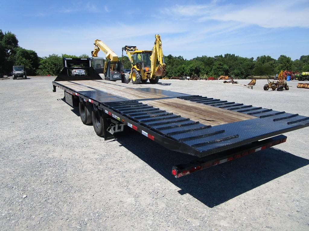 2022 LOAD TRAIL 32' GOOSENECK W/ TITLE