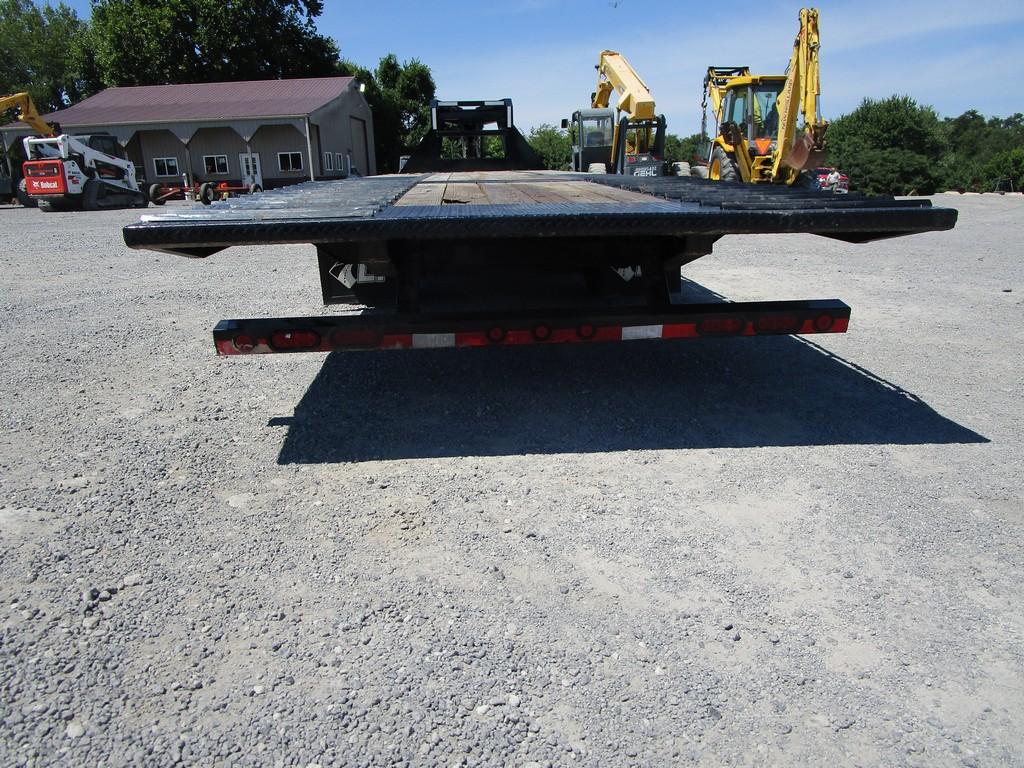 2022 LOAD TRAIL 32' GOOSENECK W/ TITLE