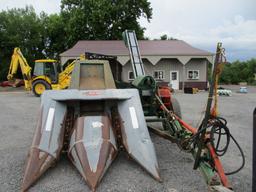 NEW IDEA 324 PICKER  2- ROW