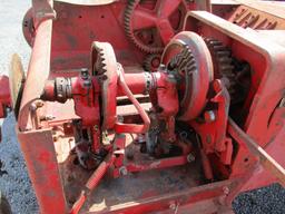 IH 430 SQ BALER