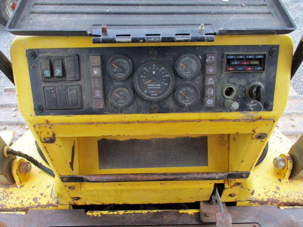 NEW HOLLAND DC 100 DOZER