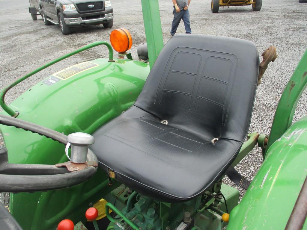 JOHN DEERE 850 TRACTOR