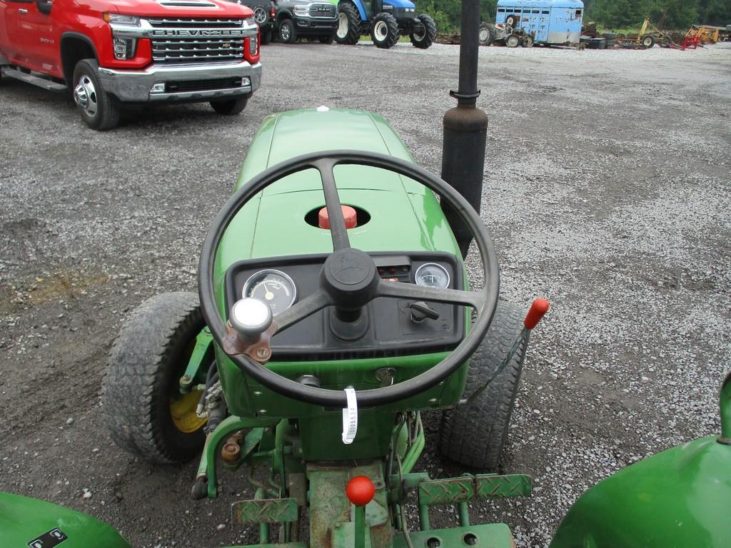 JOHN DEERE 850 TRACTOR
