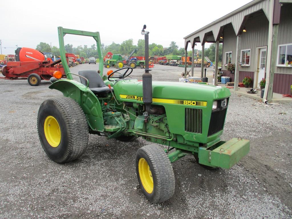 JOHN DEERE 850 TRACTOR