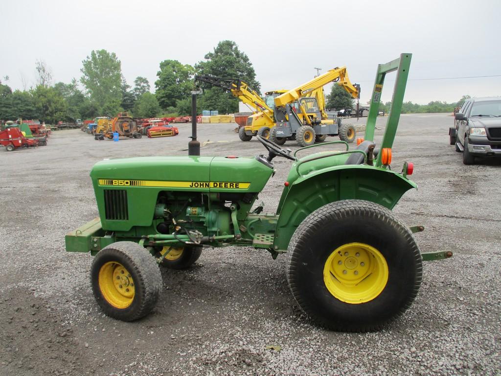 JOHN DEERE 850 TRACTOR