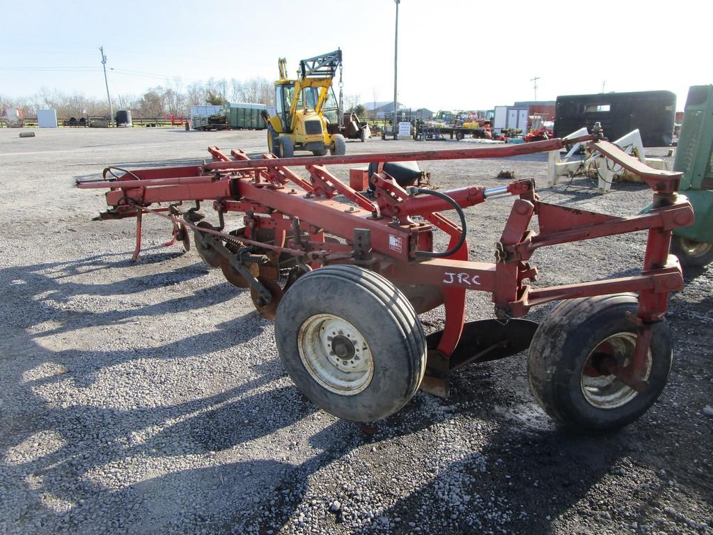 IH 720 5X PLOW