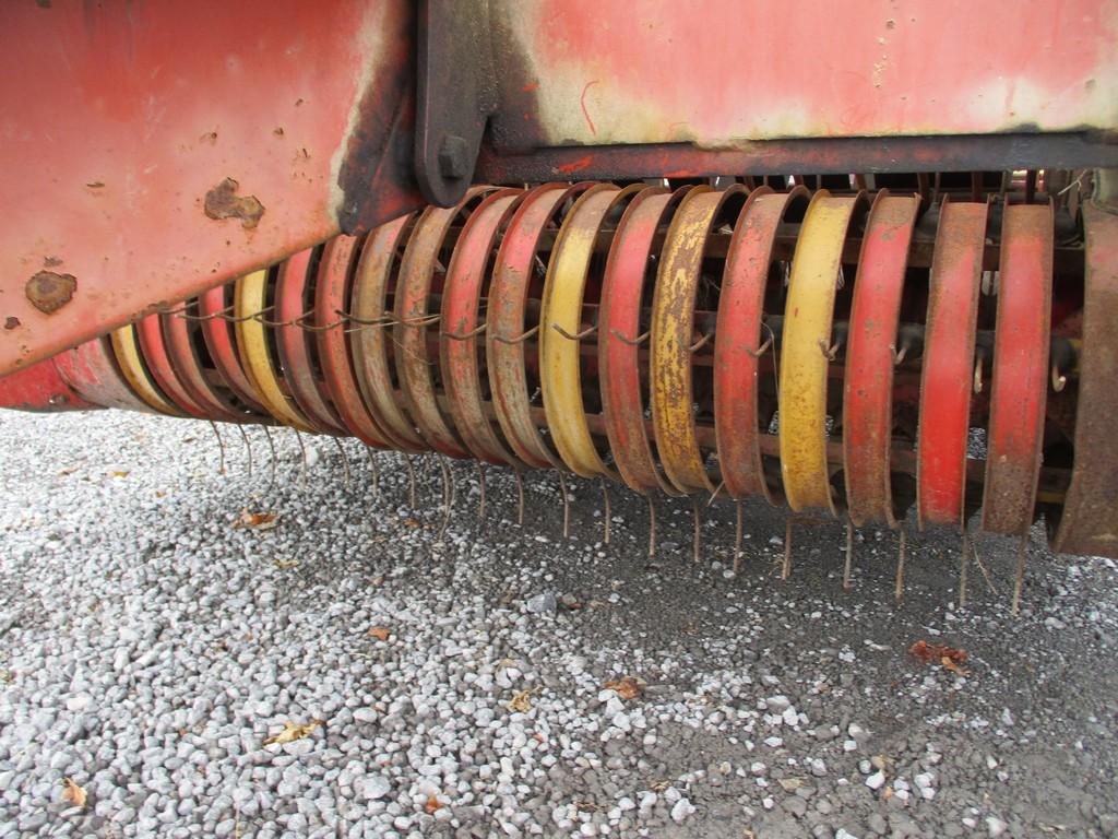 MASSEY FERGUSON 1560 RD BALER
