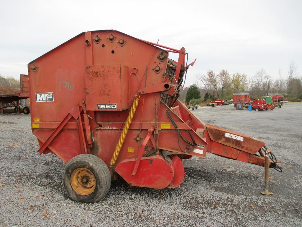 MASSEY FERGUSON 1560 RD BALER