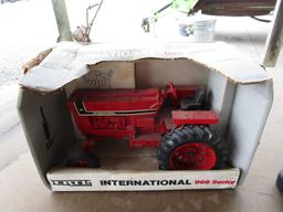 IH 966 BLACK STRIP TRACTOR TOY