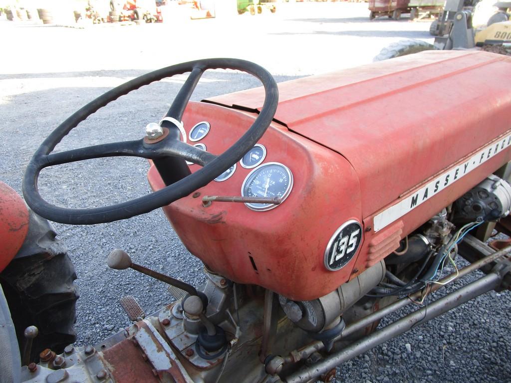 MASSEY FERGUSON 135 TRACTOR
