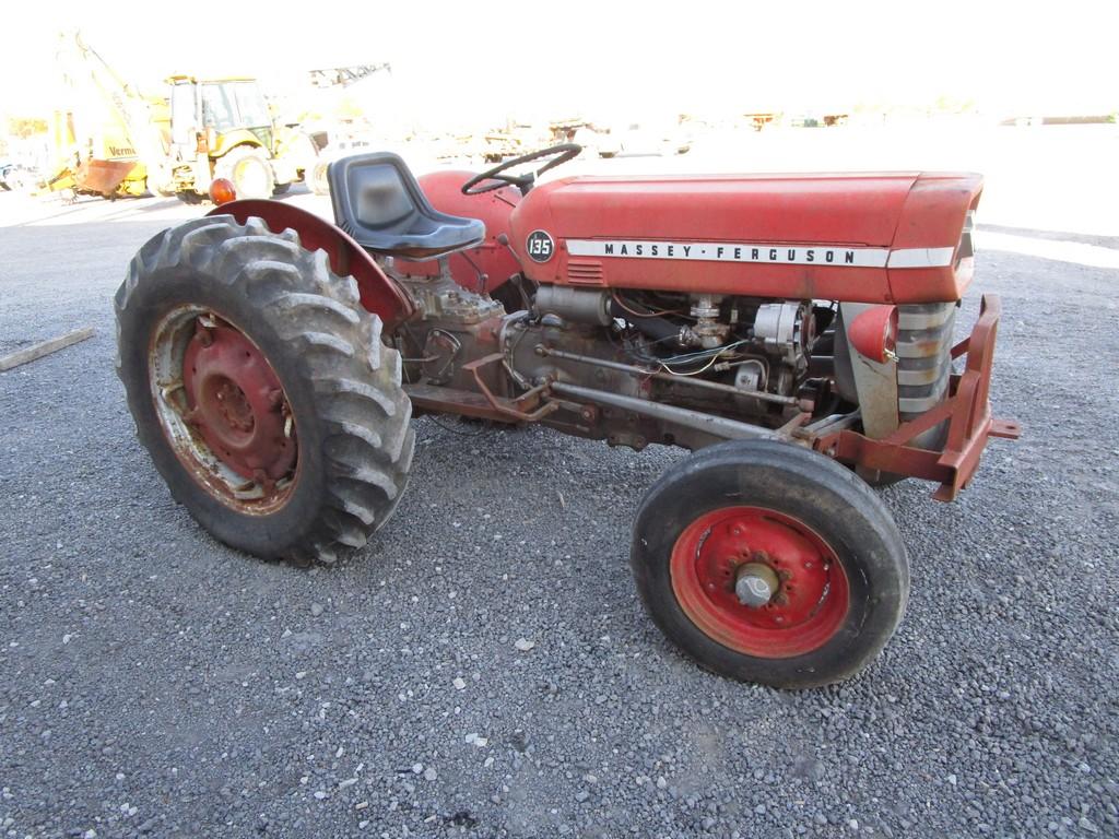 MASSEY FERGUSON 135 TRACTOR