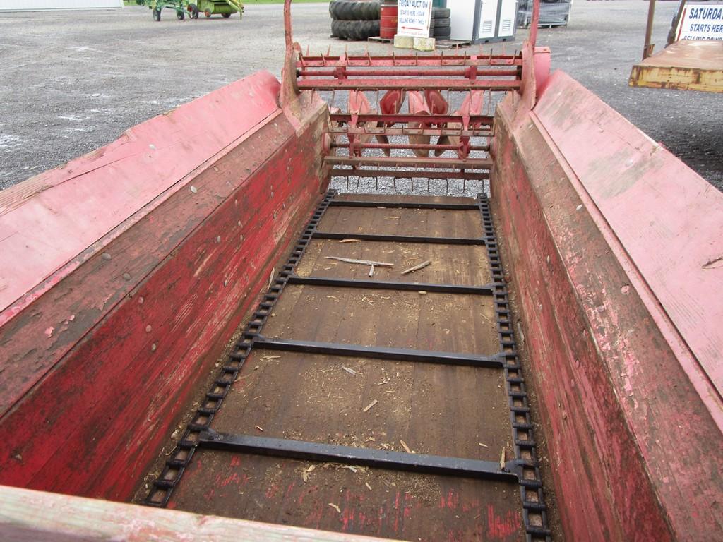 NEW IDEA GROUND DRIVE SPREADER