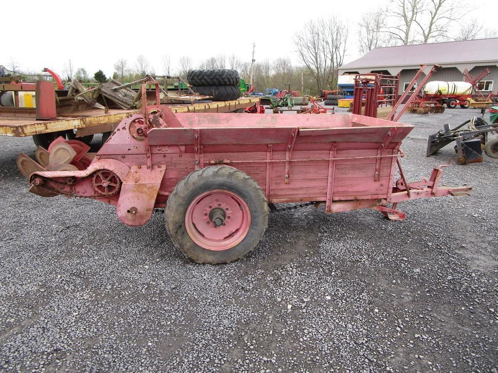 NEW IDEA GROUND DRIVE SPREADER