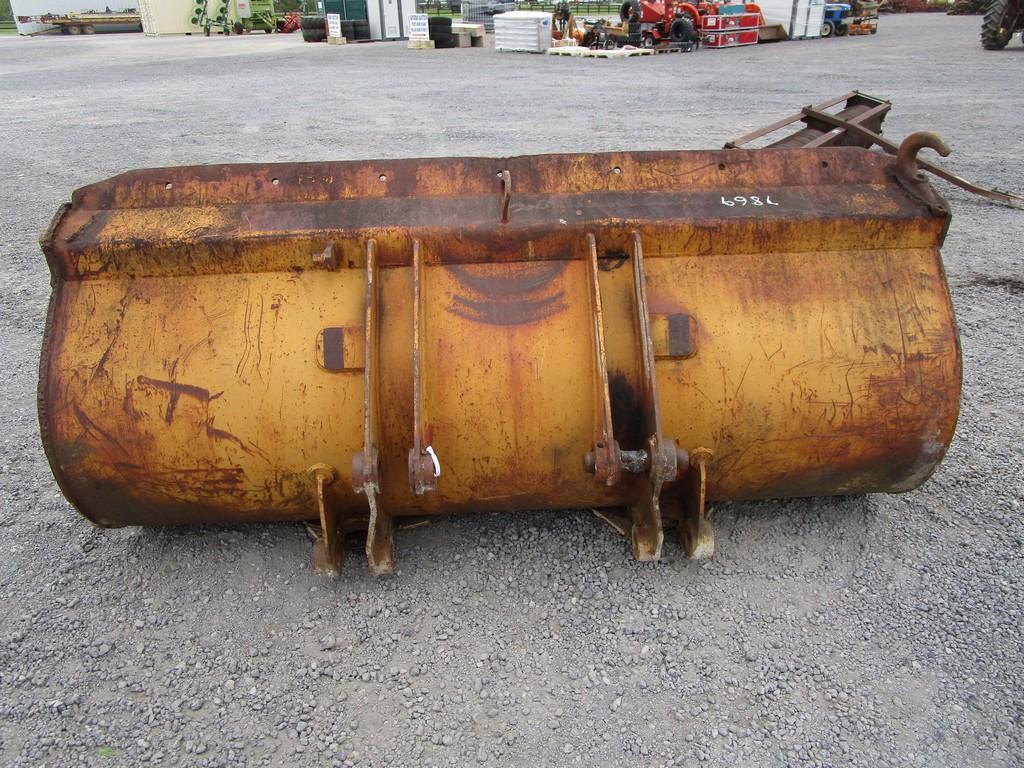 YELLOW 93" HIGHLIFT BUCKET