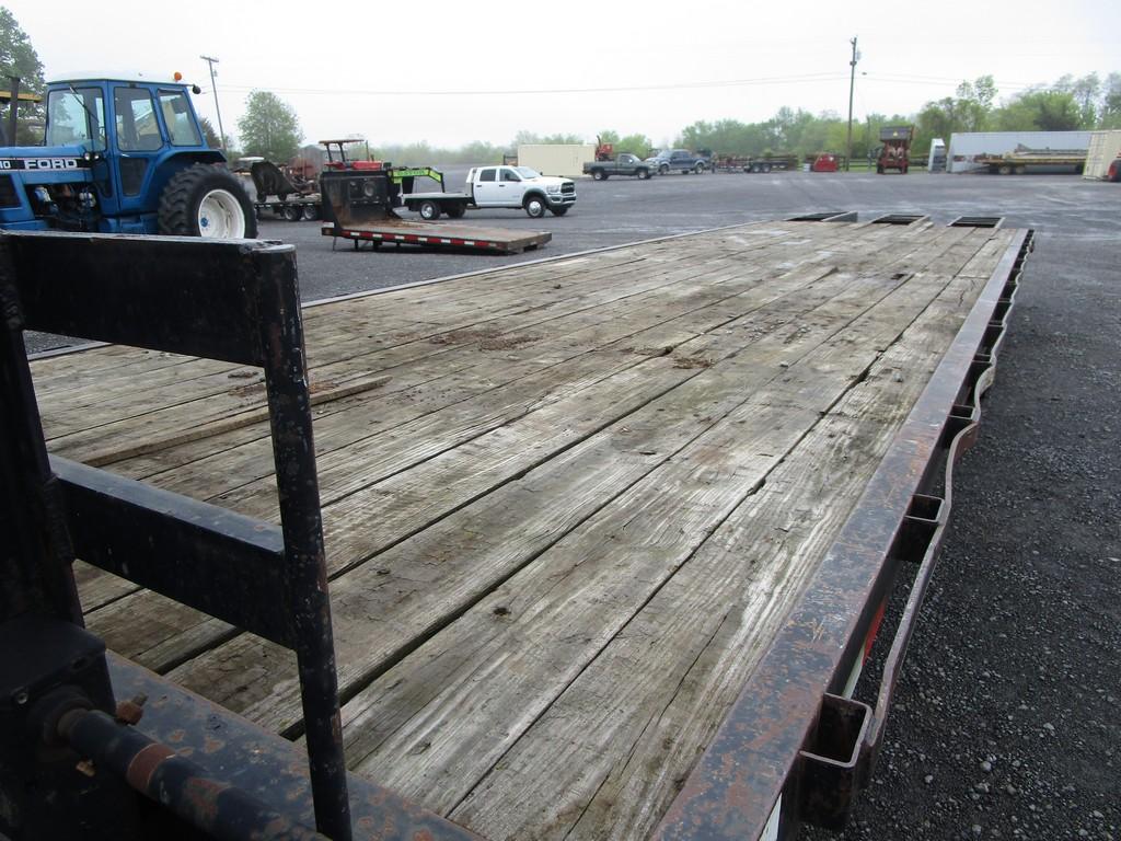 SURE-PULL 32' GOOSENECK TRAILER