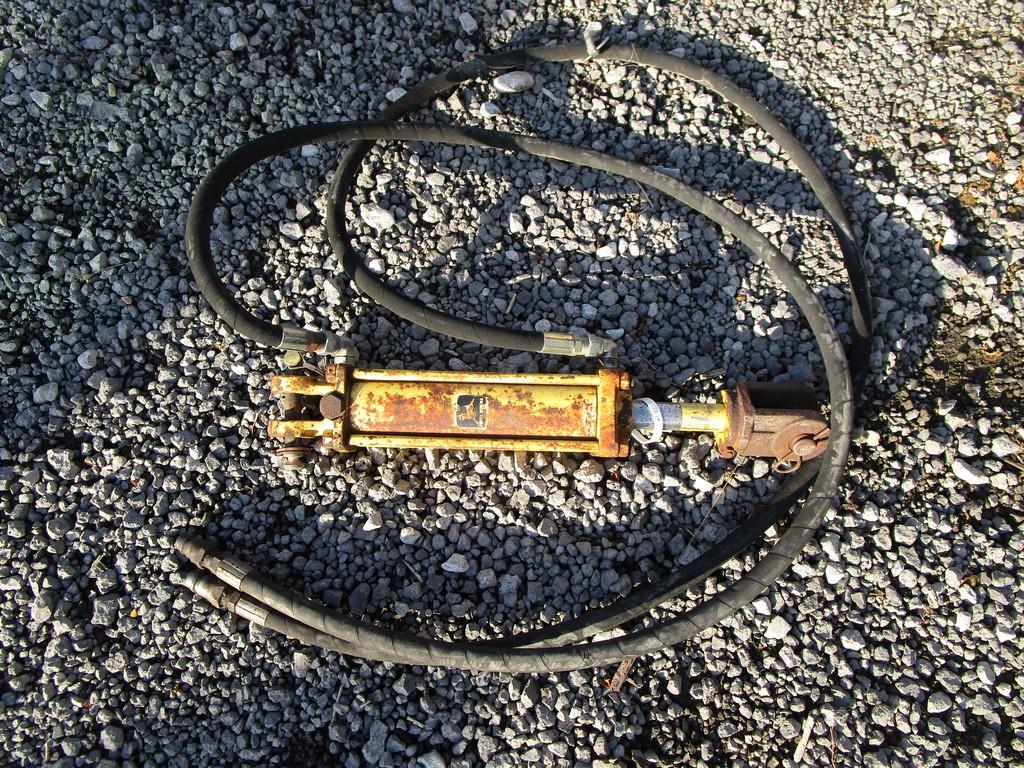 JOHN DEERE  HYD CYLINDER