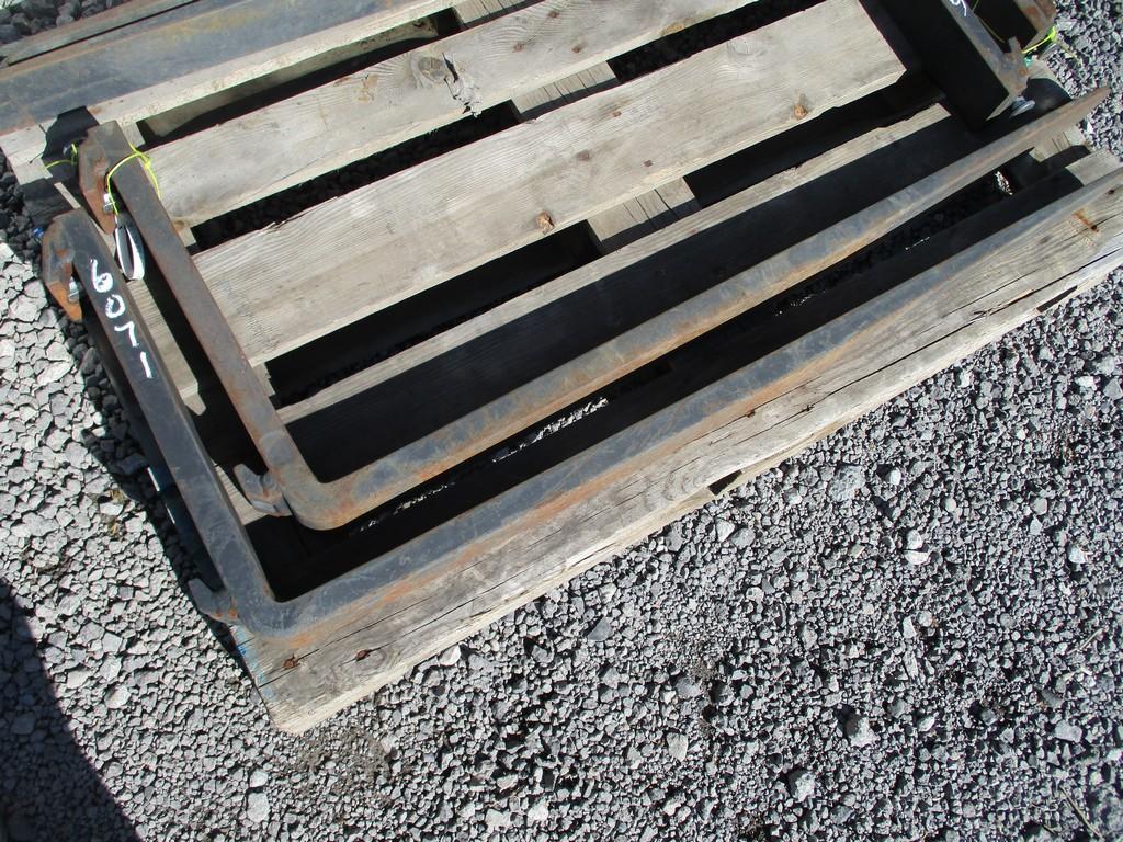 PAIR 42" PALLET FORKS