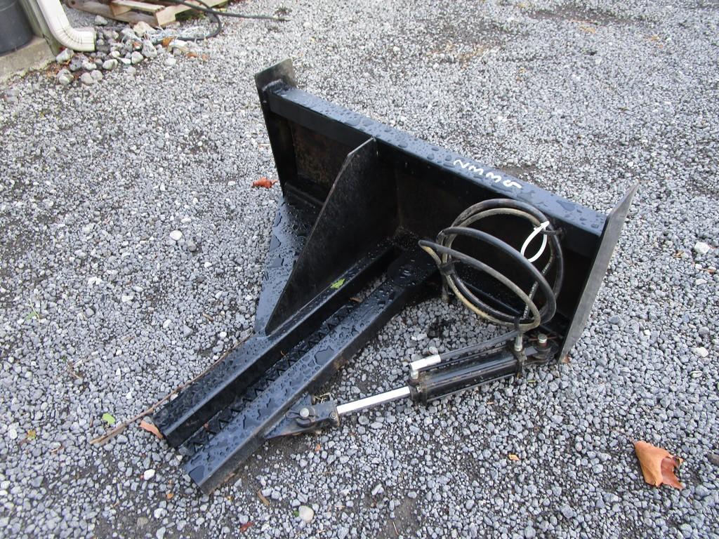 SKIDSTEER POST PULLER