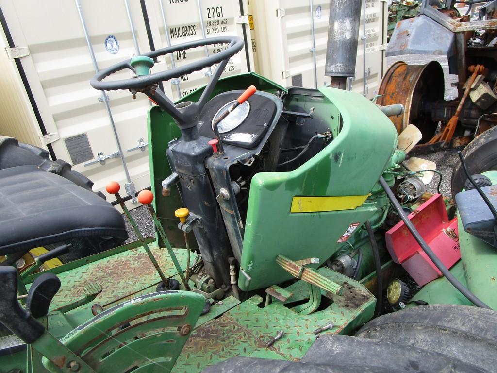 JOHN DEERE 2940 TRACTOR