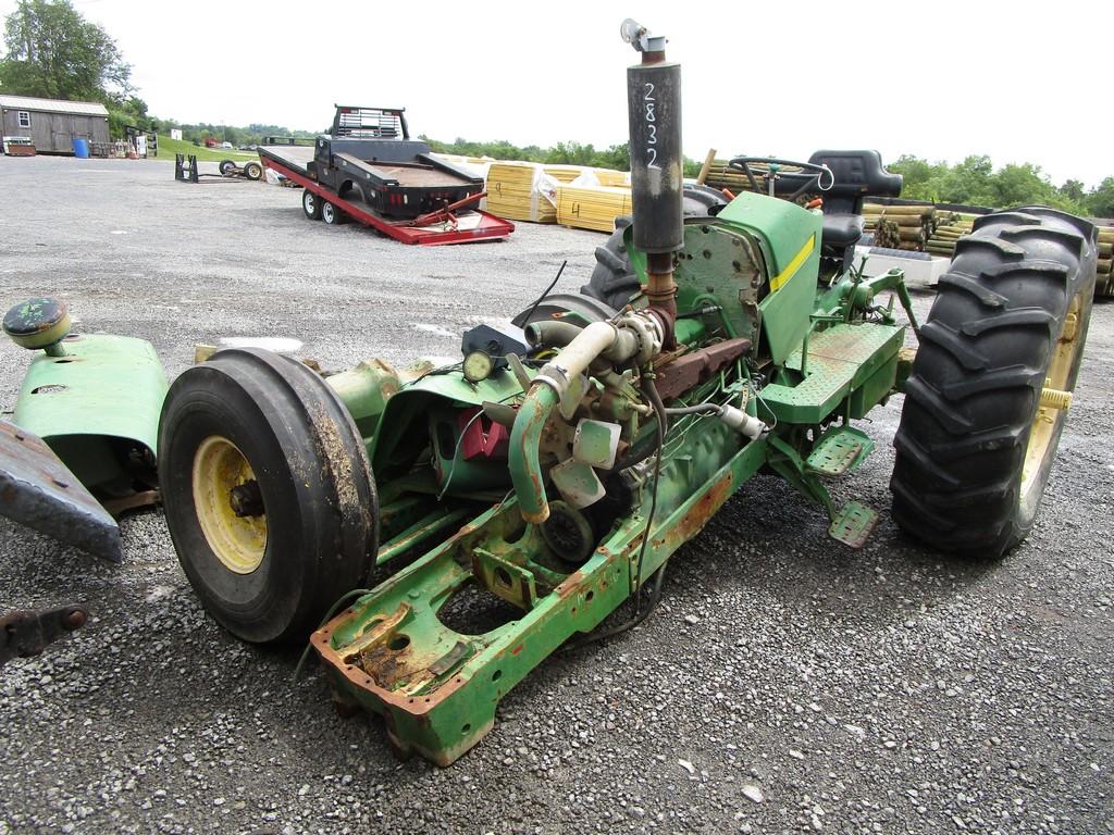 JOHN DEERE 2940 TRACTOR