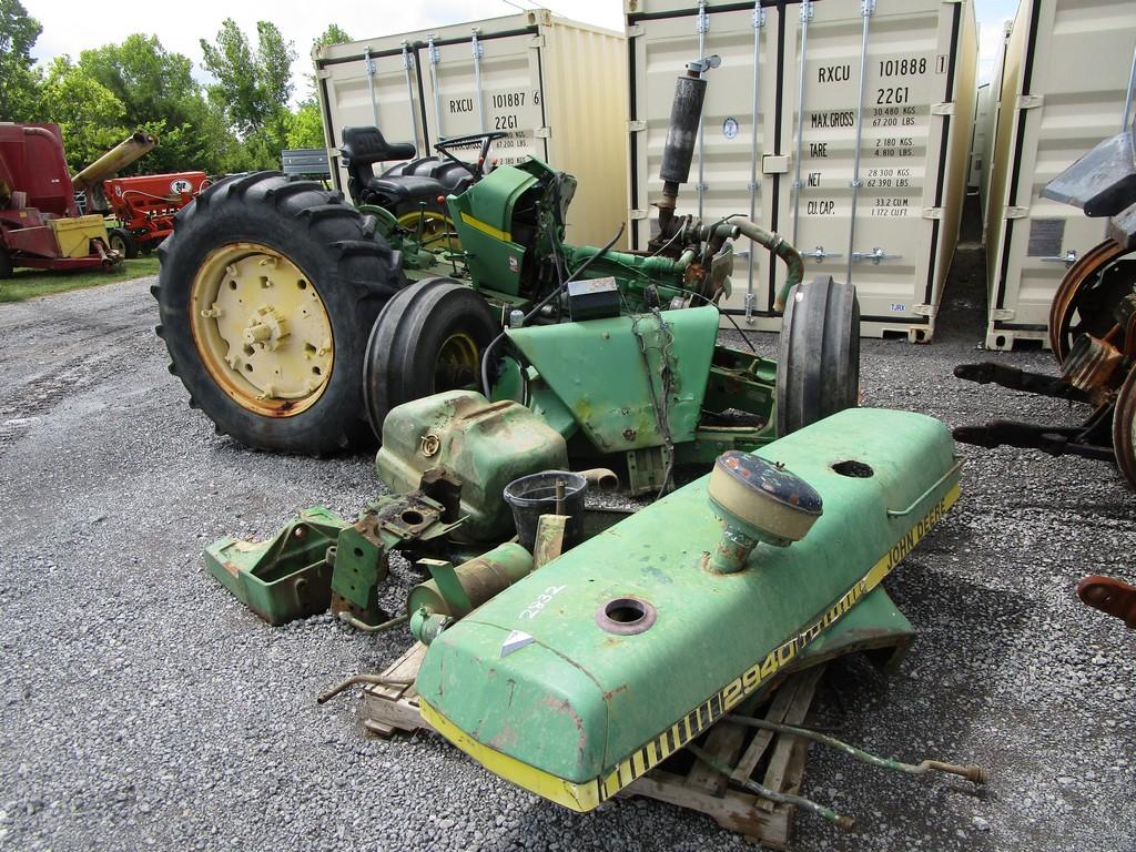 JOHN DEERE 2940 TRACTOR