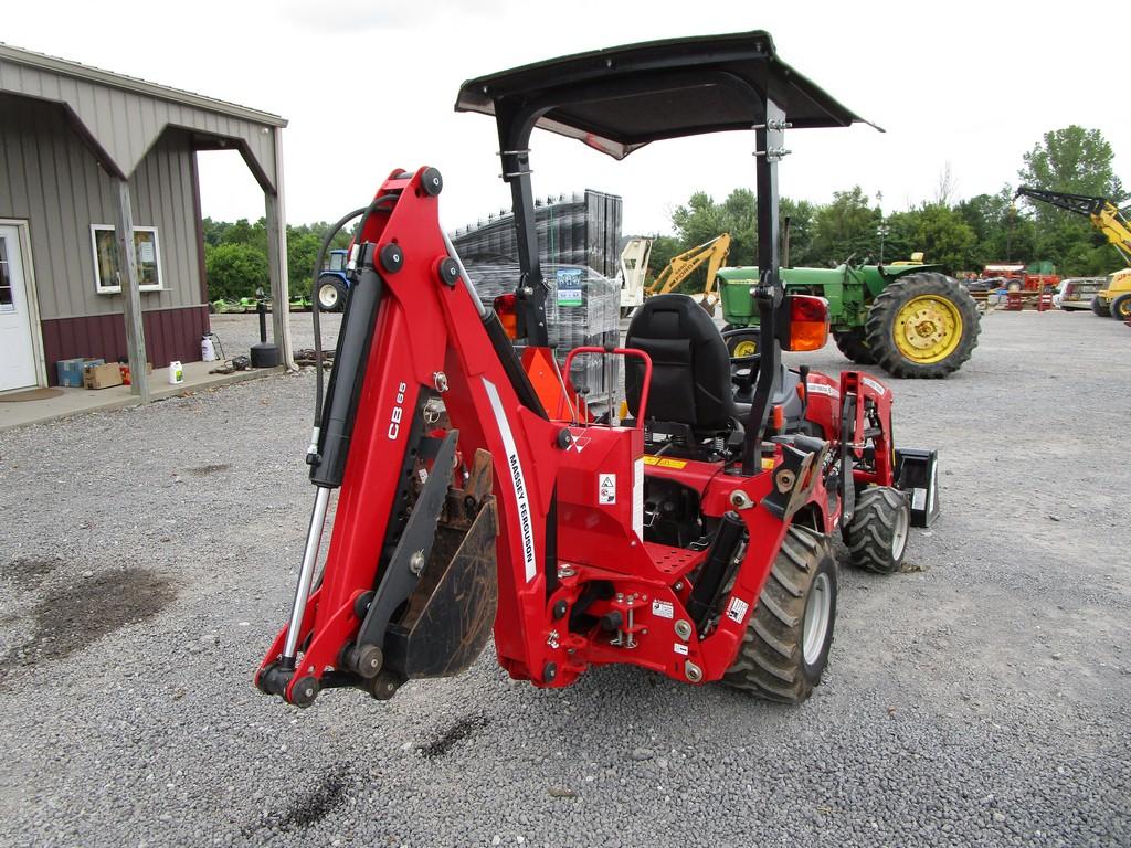 MASSEY FERGUSON GC1723E TRACTOR LOADER BACKHOE