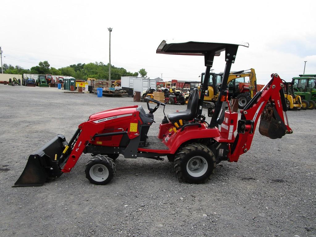MASSEY FERGUSON GC1723E TRACTOR LOADER BACKHOE