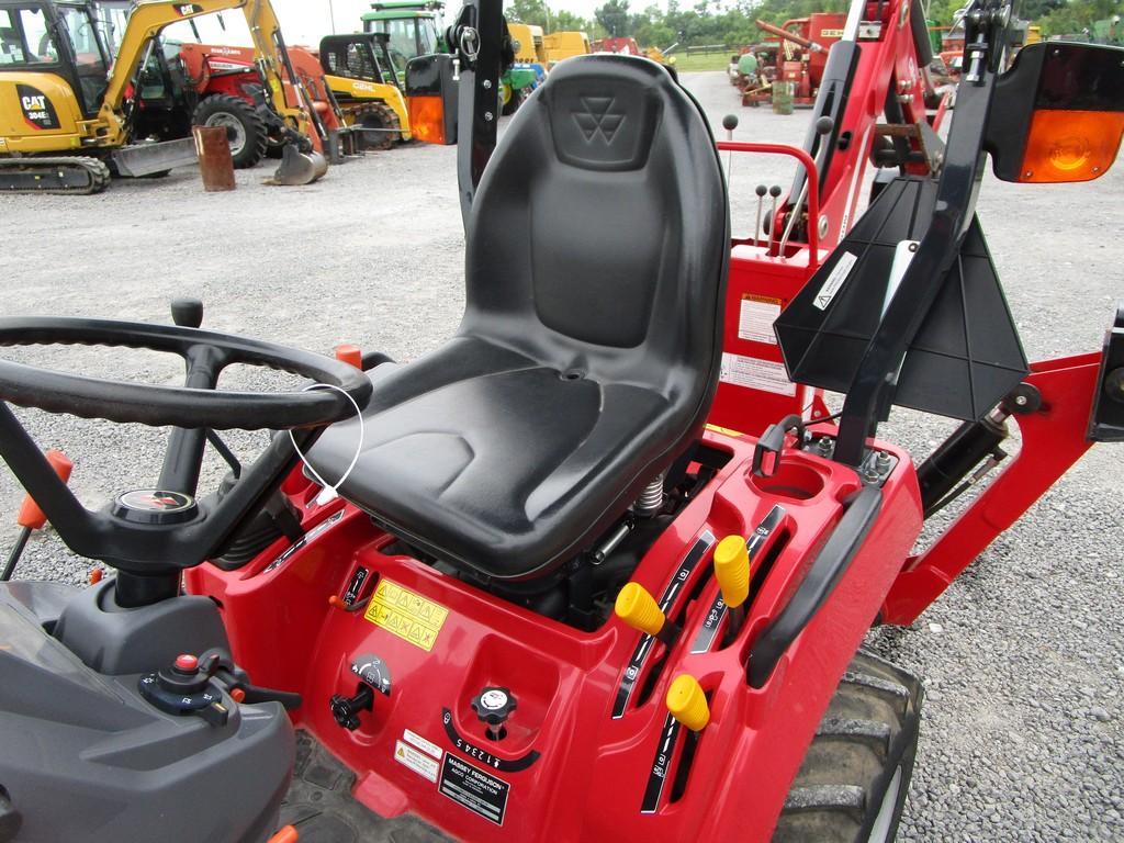 MASSEY FERGUSON GC1723E TRACTOR LOADER BACKHOE
