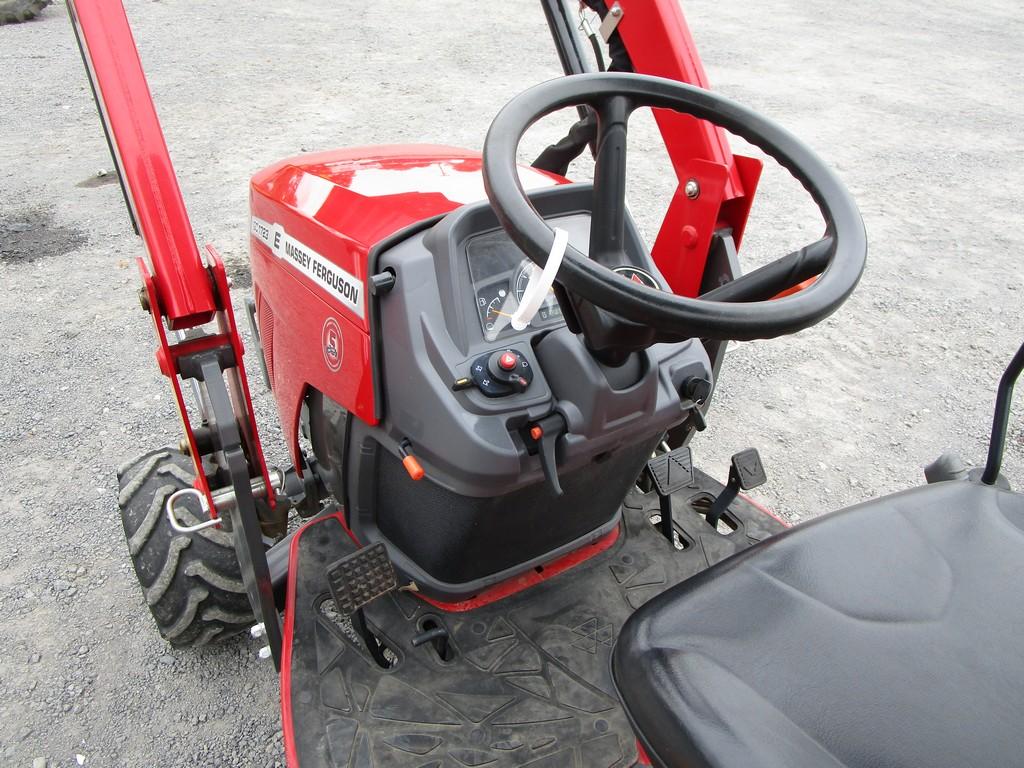 MASSEY FERGUSON GC1723E TRACTOR LOADER BACKHOE
