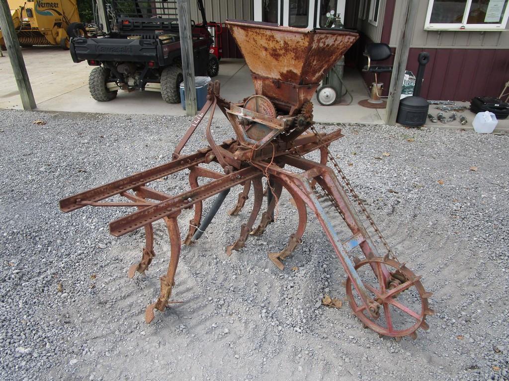 3PT 9 SHANK CULTIVATOR W SIDE DRESSOR